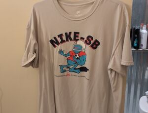 Nike SB Beige Graphic Tee